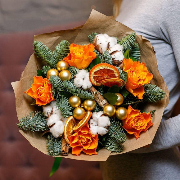 Новогодний букет из 5 оранжевых роз 50 см (Кения)