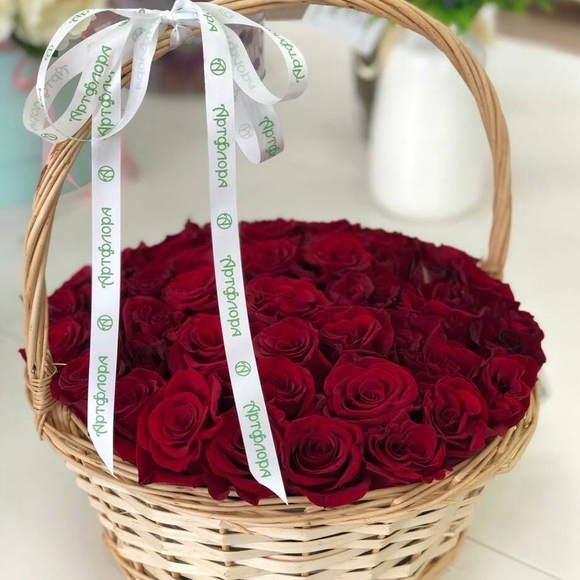 51 красная роза (Россия) в корзине