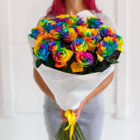 Букет из 25 радужных роз 70 см (Эквадор)