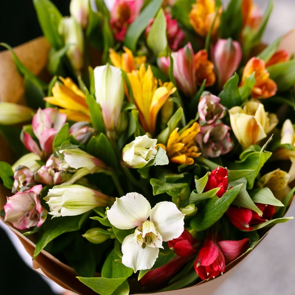 Букет из 9 альстромерий микс