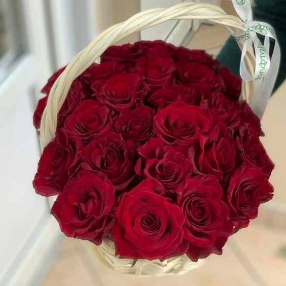 25 красных роз (Россия) в корзине
