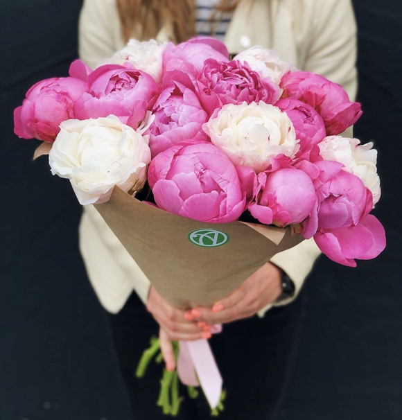 Букет из 15 пионов микс (Голландия)