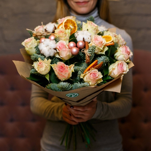 Новогодний букет из 15 розовых роз 50 см (Кения)