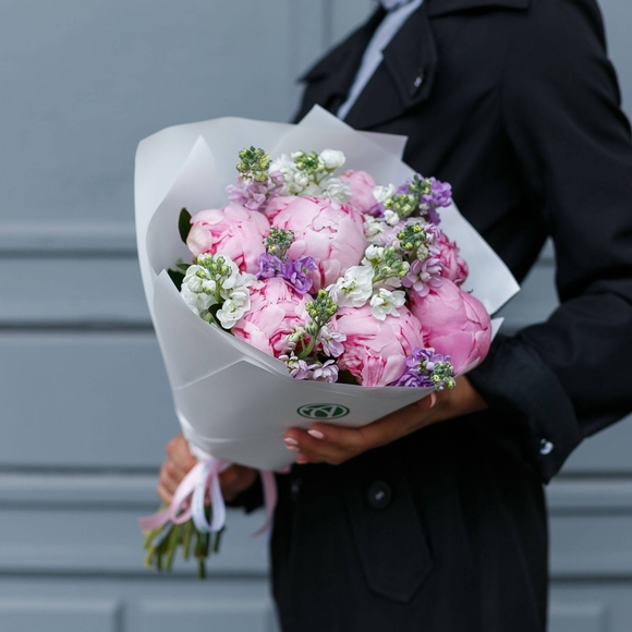 Букет из пионов и маттиолы микс - M