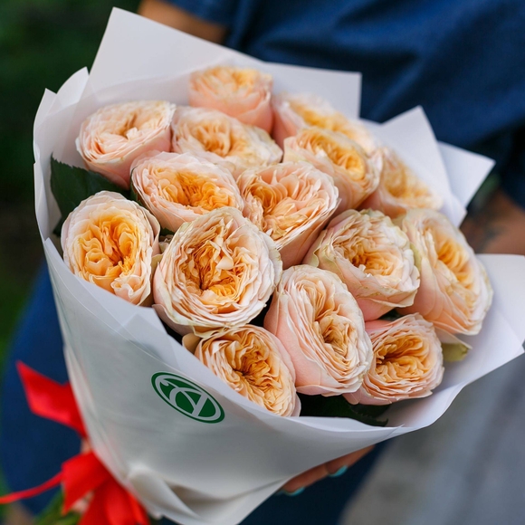 Букет из 15 пионовидных роз Вувузела Пич 50 см