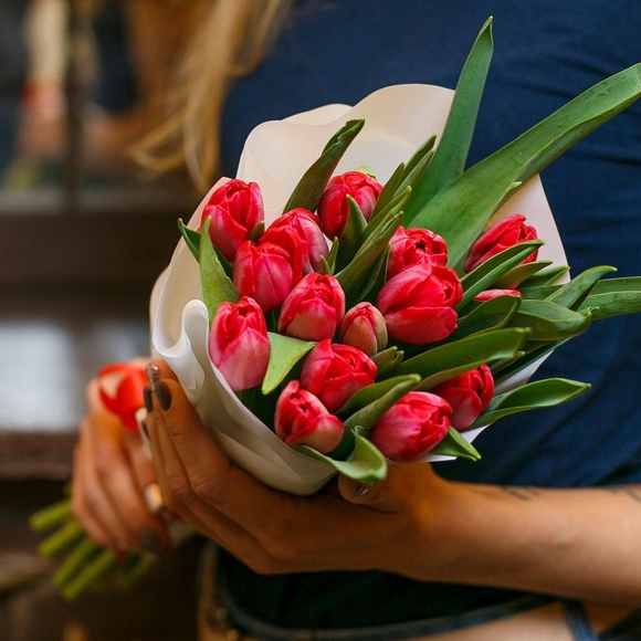 Букет из 15 красных тюльпанов