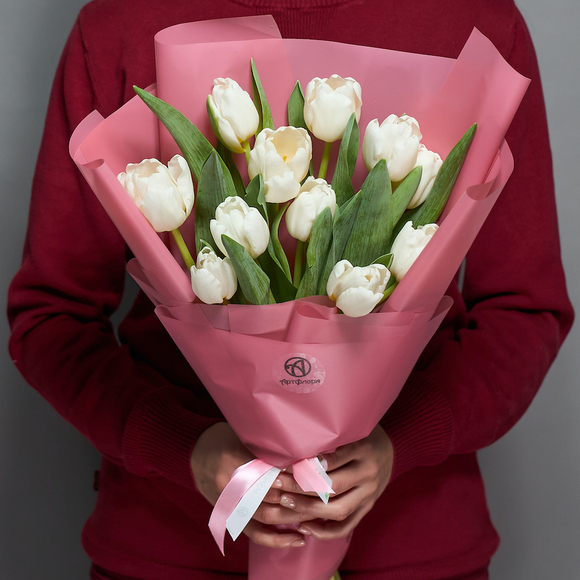 11 белых тюльпанов в корейской упаковке