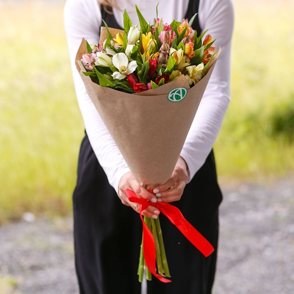 Букет из 9 альстромерий микс