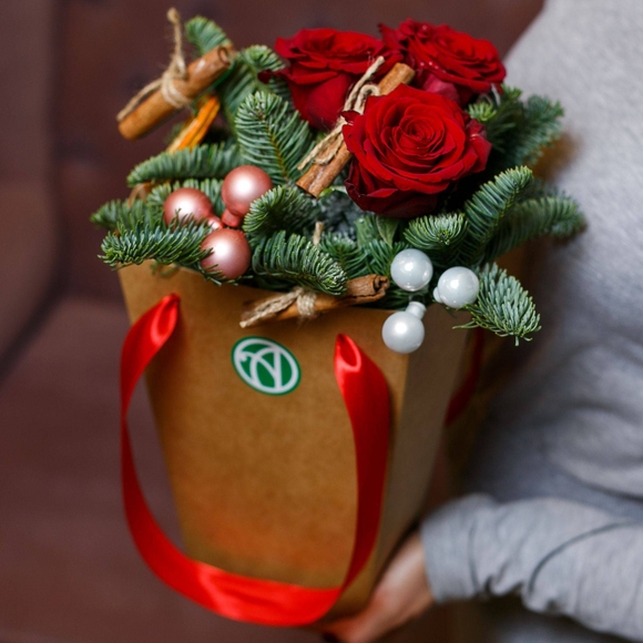 Новогодняя сумочка с красными кенийскими розами - S