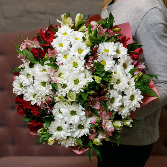 Букет из хризантемы кустовой и альстромерии- L