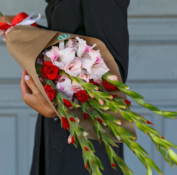 Букет из 7 гладиолусов микс (Голландия)