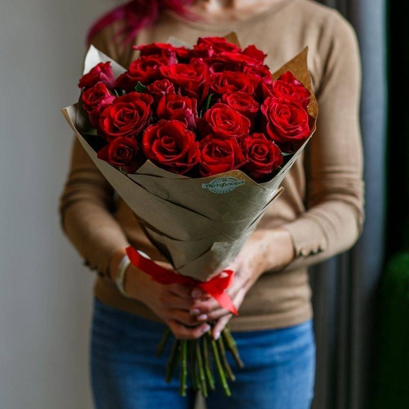 Букет из 25 красных роз Кения (35 см)