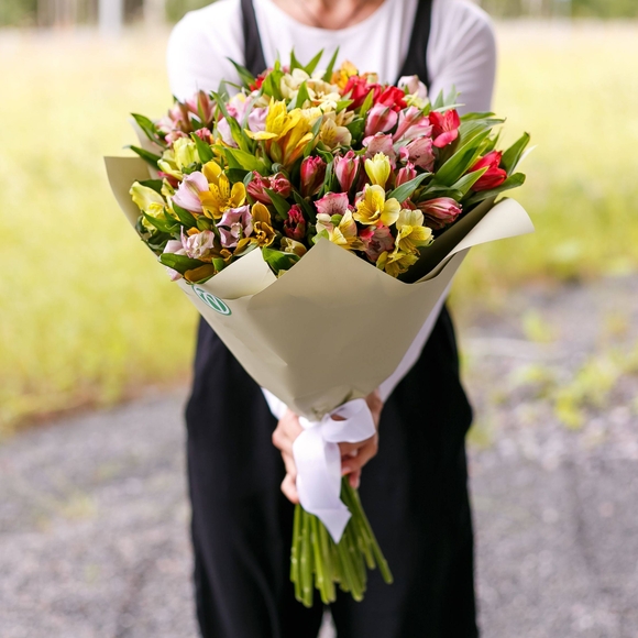 Букет из 25 альстромерий микс