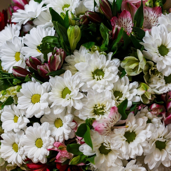 Букет из хризантемы кустовой и альстромерии- L