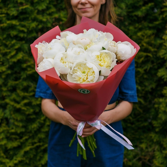 Букет из 15 белых пионов (Голландия) 