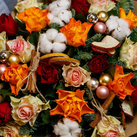 Новогодний букет из 25 роз микс 50 см (Кения)