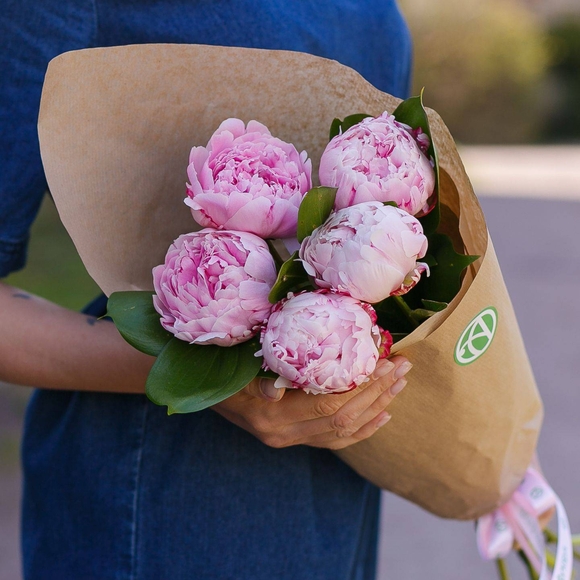 Букет из 5 розовых пионов (Голландия)