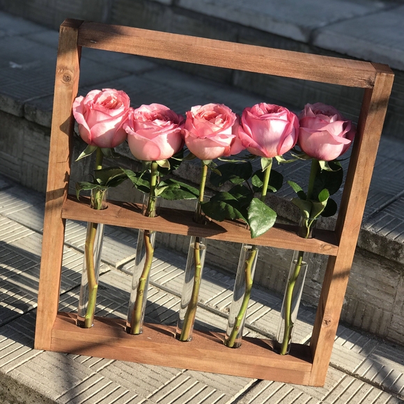 Рамка с живыми цветами коричневая