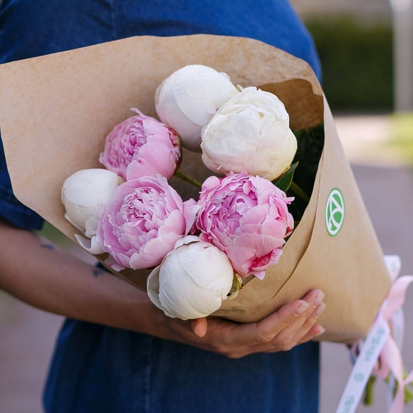 Букет из 7 пионов микс (Голландия) 