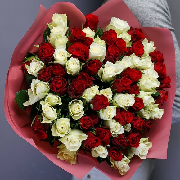 Букет из 75 красных и белых роз Кения (35 см)