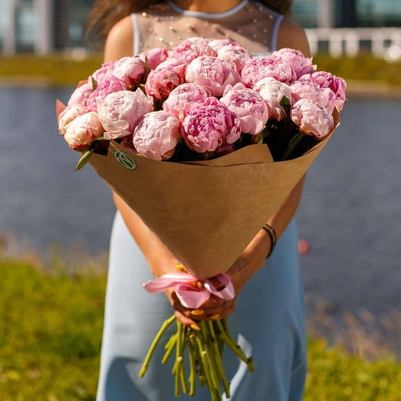 Букет из 25 розовых пионов (Голландия)