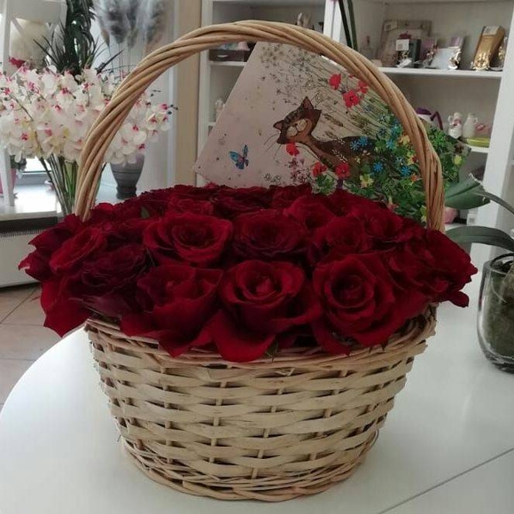 25 красных роз (Россия) в корзине