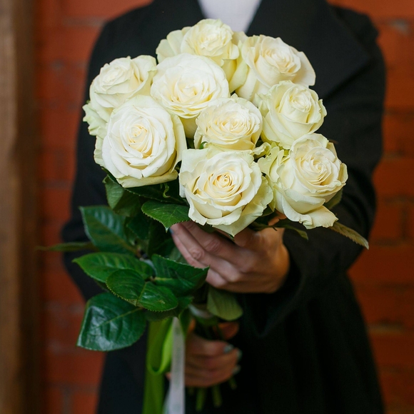 Букет из 9 белых роз 50 см (Эквадор)