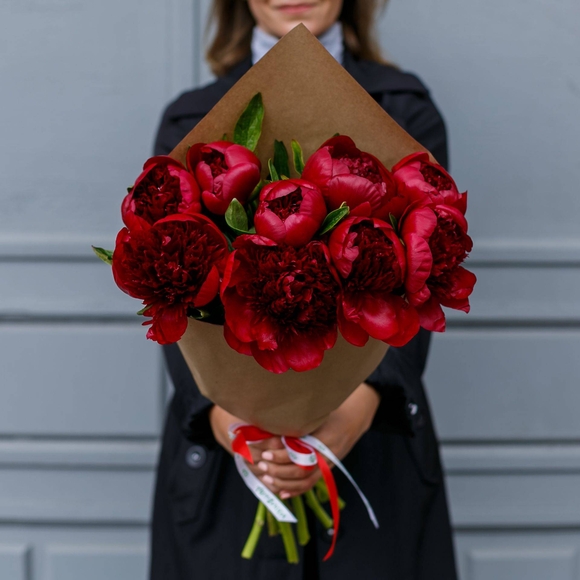 Букет из 9 бордовых пионов (Голландия). АКЦИЯ!