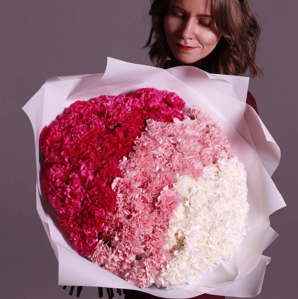 Букет из 101 гвоздики (диантусов) градиент