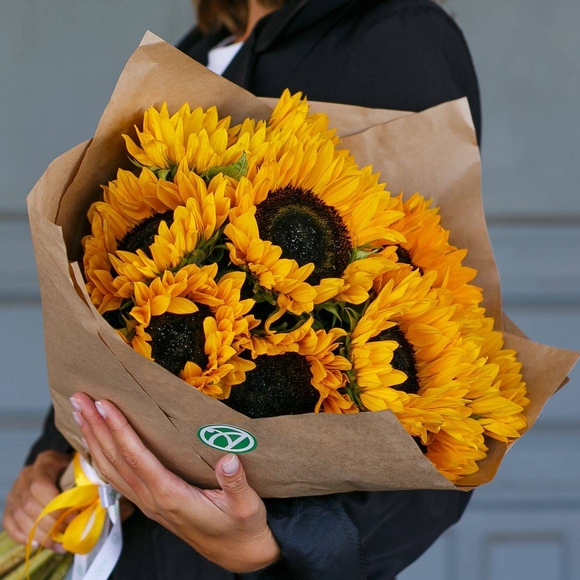 Букет из 9 подсолнухов