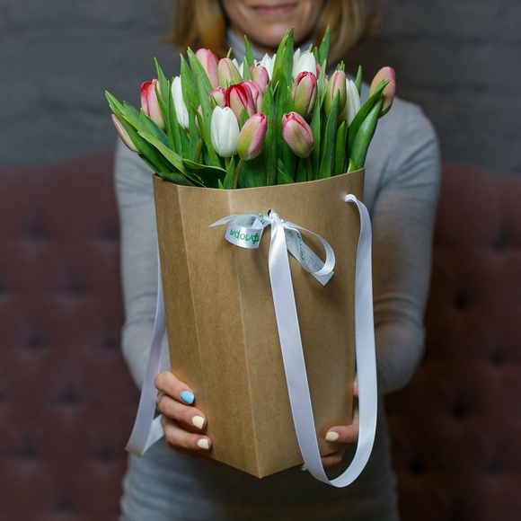 Цветочная сумочка с тюльпанами нежный микс - М