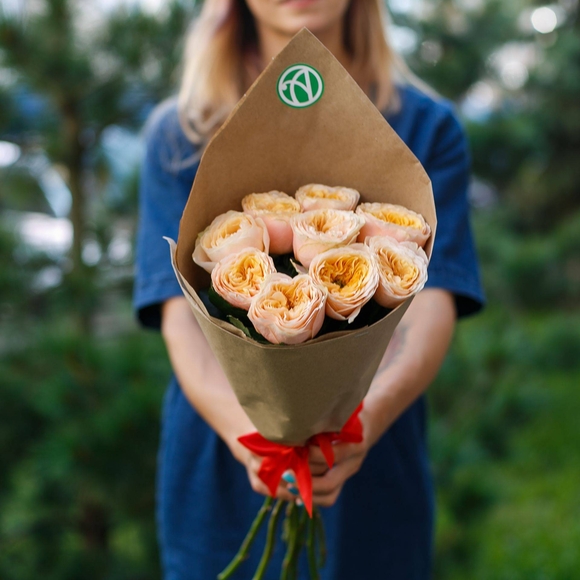 Букет из 9 пионовидных роз Вувузела Пич 50 см