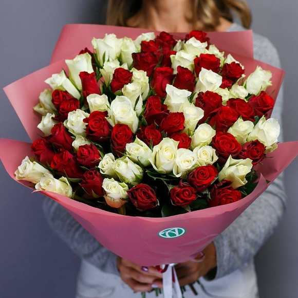 Букет из 75 красных и белых роз Кения (35 см)