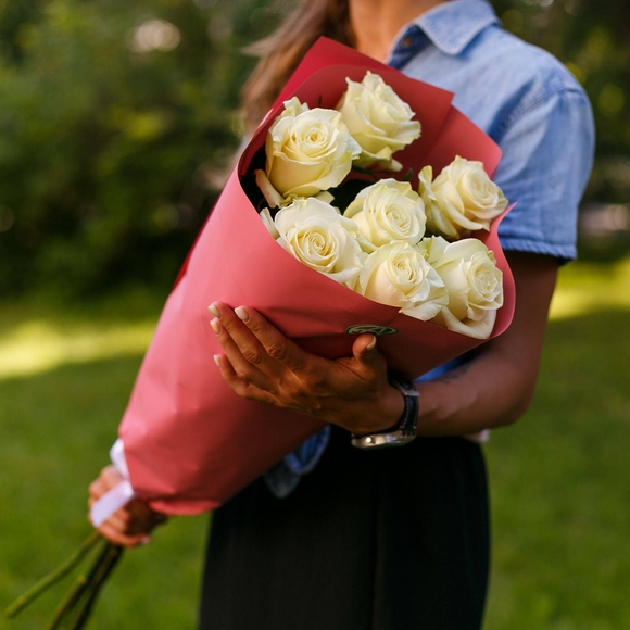 Букет из 7 белых роз 70 см (Эквадор)