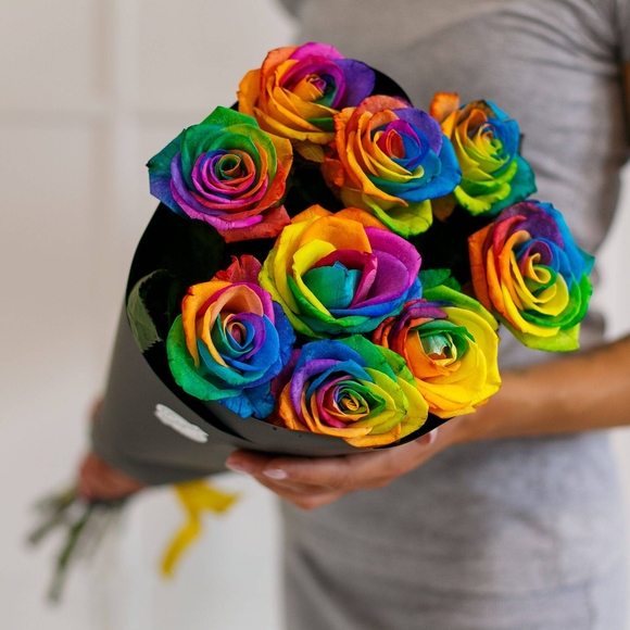Букет из 9 радужных роз 70 см (Эквадор)