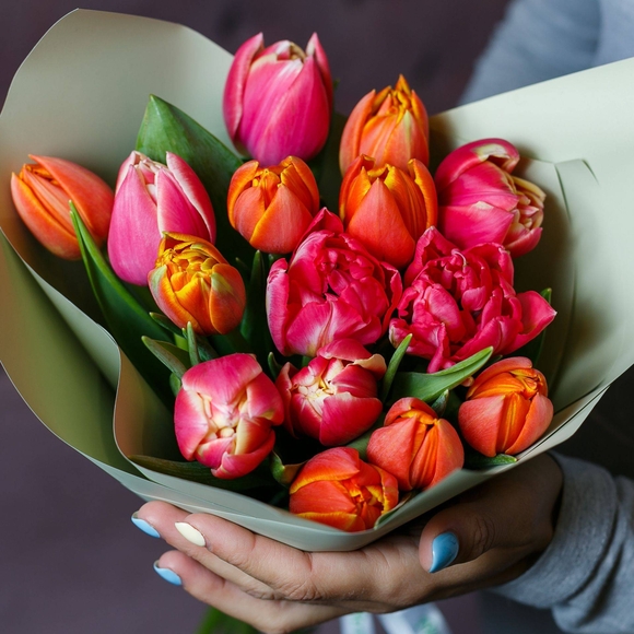 Букет из 15 пионовидных тюльпанов