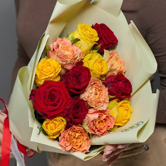 Букет из 15 роз яркий микс 45 см (Россия)