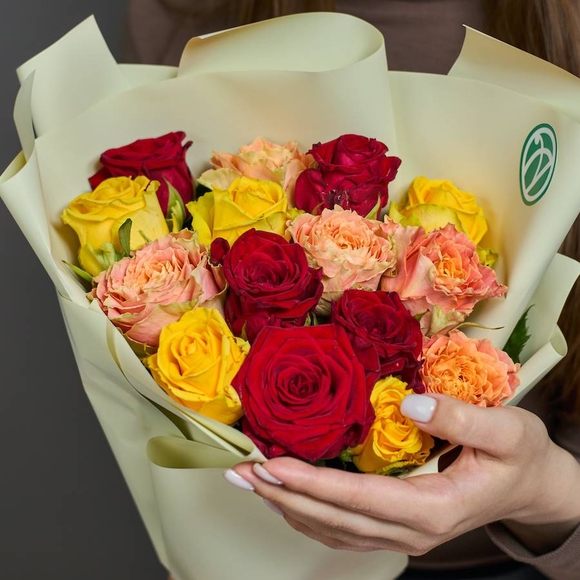 Букет из 15 роз яркий микс 45 см (Россия)
