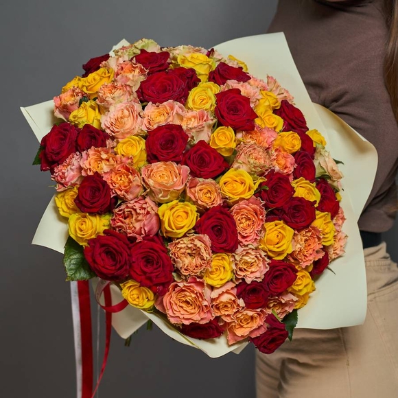 Букет из 101 розы яркий микс 45 см (Россия)