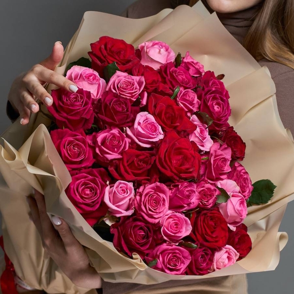 Букет из 35 роз яркий микс 70 см (Россия)