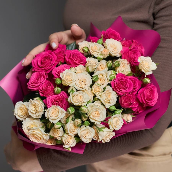 Букет из 9 кустовых роз микс 60 см (Россия)