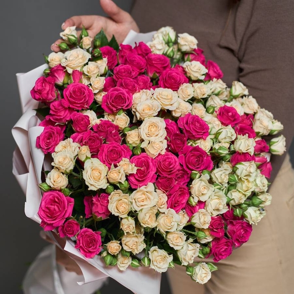 Букет из 25 кустовых роз микс 60 см (Россия)