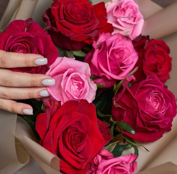 Букет из 9 роз яркий микс 70 см (Россия)