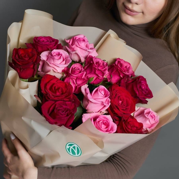 Букет из 15 роз яркий микс 70 см (Россия)