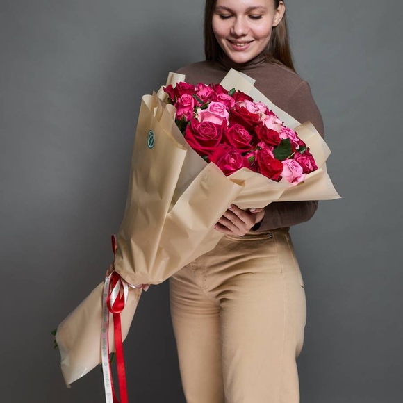Букет из 25 роз яркий микс 70 см (Россия)
