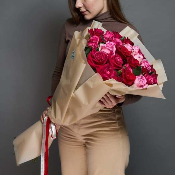 Букет из 25 роз яркий микс 70 см (Россия)