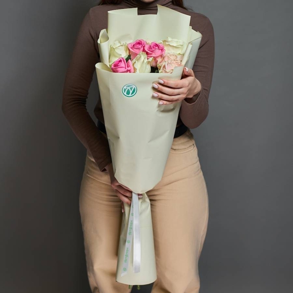 Букет из 9 роз нежный микс 70 см (Россия)