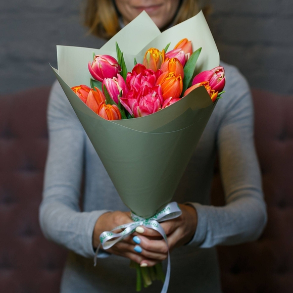 Букет из 15 пионовидных тюльпанов