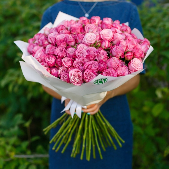 Букет из 51 пионовидной кустовой розы Леди Бомбастик 50 см