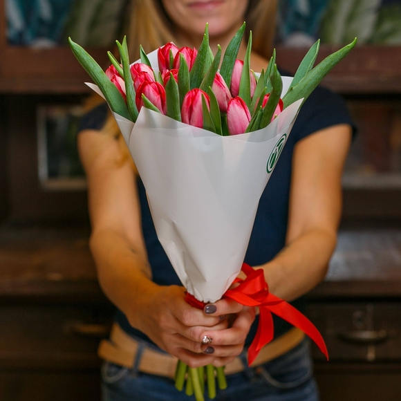 Букет из 15 красных тюльпанов